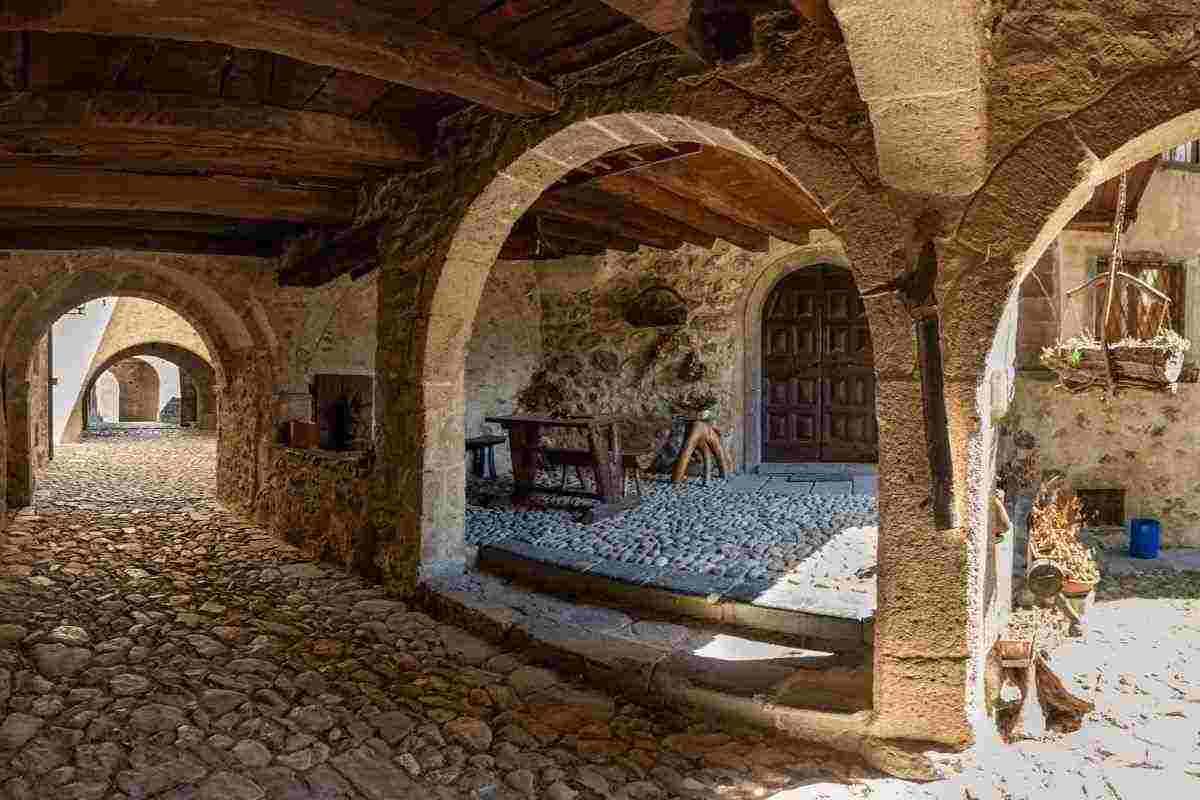 borgo medievale nel cuore delle marche