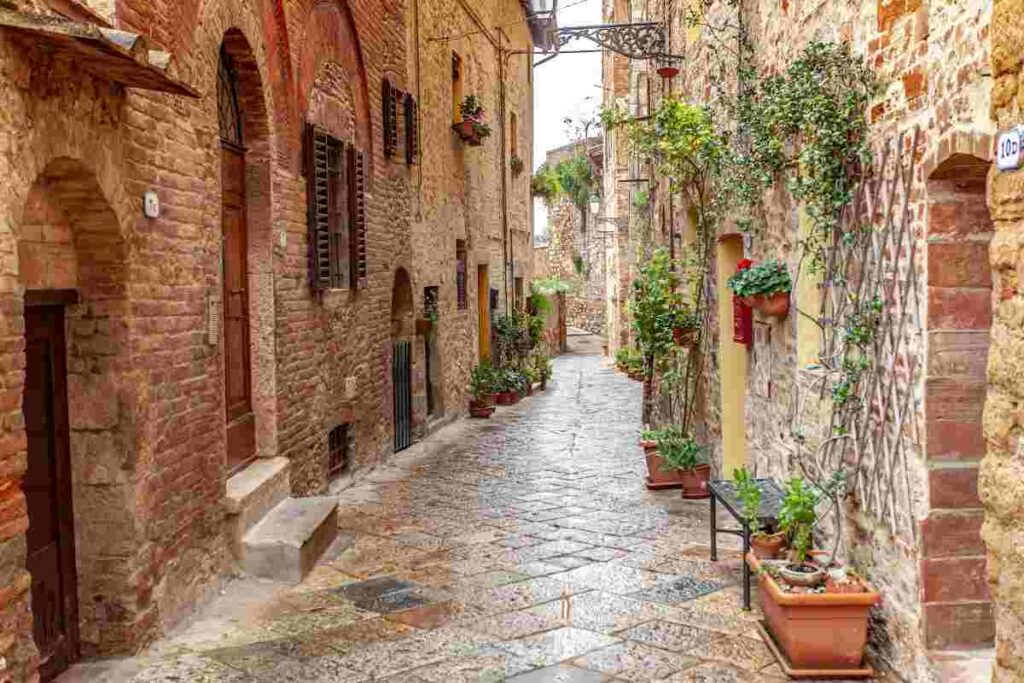 borgo medievale, tra storia e paesaggi