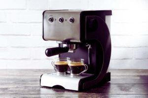 Friggitrice ad aria e macchinetta del caffè, la combo perfetta a prezzo stracciato