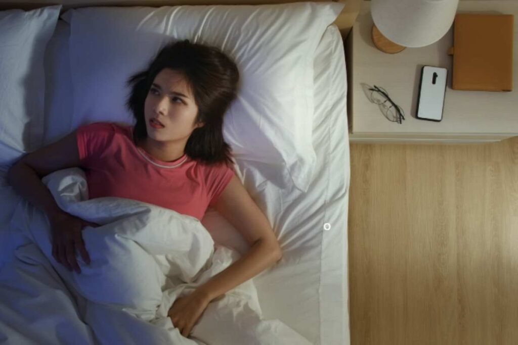 Durante i mesi estivi, l’abitudine di andare a dormire tardi si sta diffondendo sempre di più, con conseguenze potenzialmente gravi