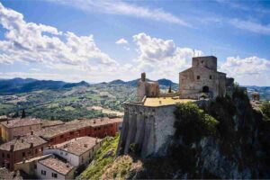 Qual è il borgo italiano più bello in estate?
