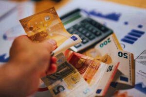 Fino a 2000 euro a fondo perduto, sostegno concreto alle famiglie italiane