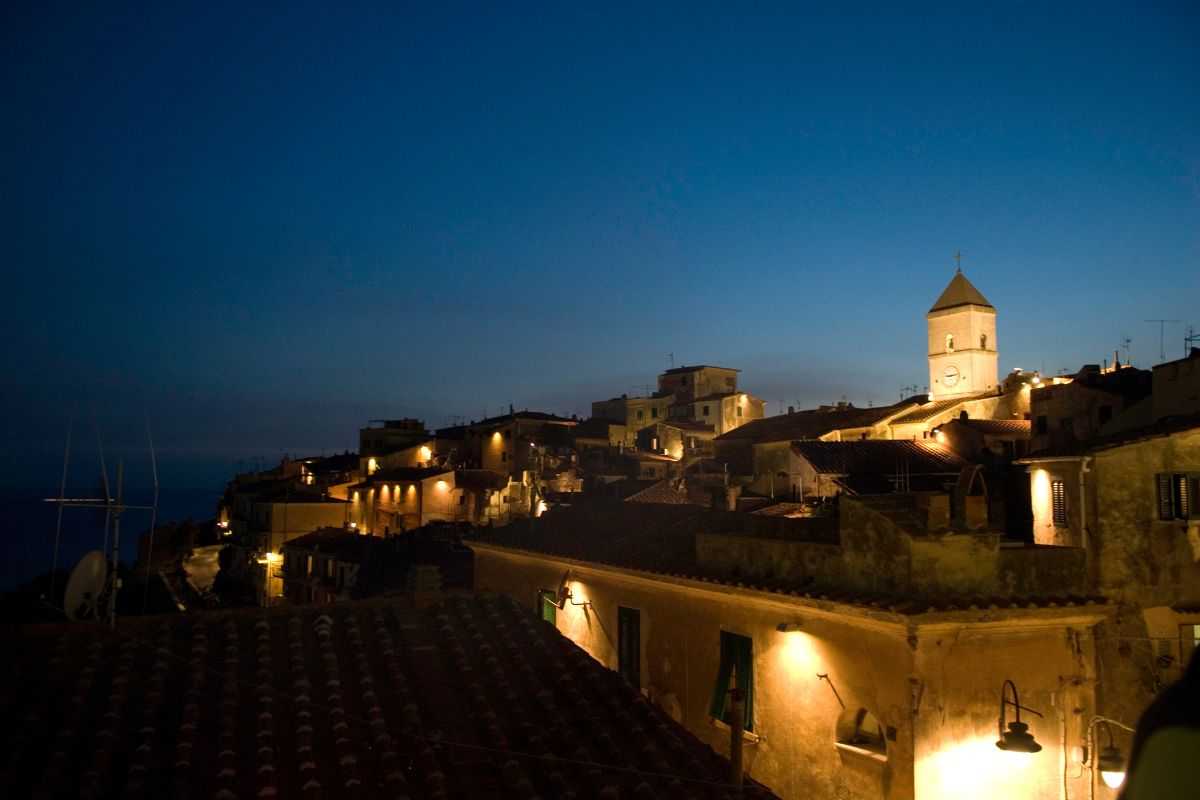 borgo più bello d'Italia: scopri Capoliveri