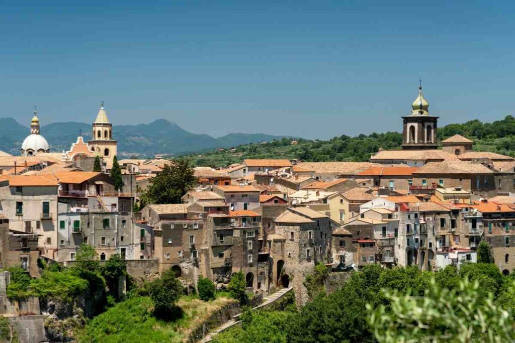 scopri questo borgo a soli 40 minuti da napoli