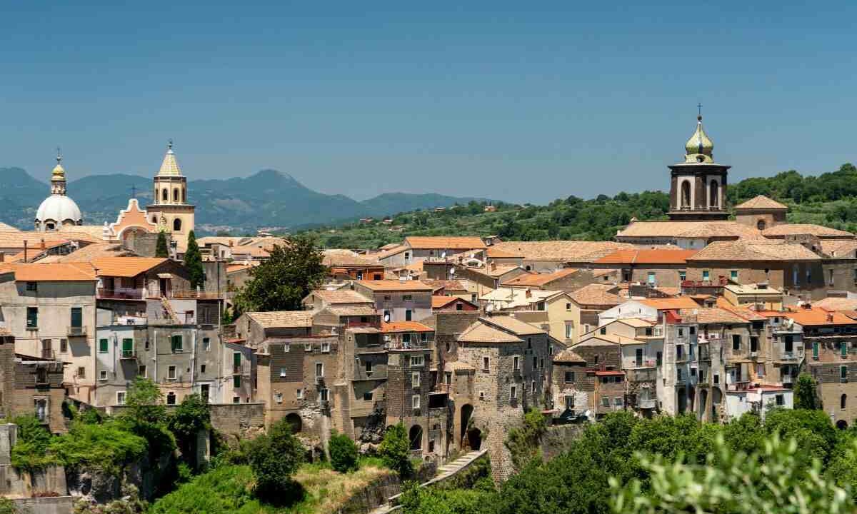 scopri questo borgo a soli 40 minuti da napoli